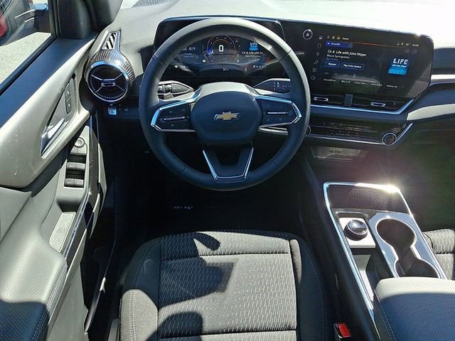 New 2026 Chevrolet Equinox LT w/ Safety and Technology Package FWD image 7