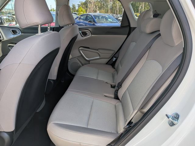 Used 2025 Kia Soul LX w/ LX Technology Package FWD image 14