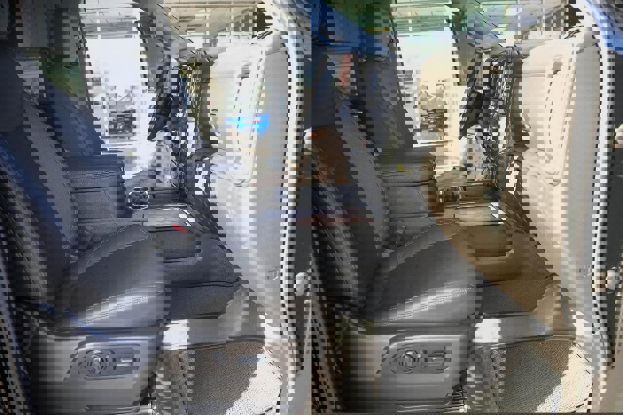 Used 2023 GMC Sierra 2500 SLT w/ SLT Premium Package image 34