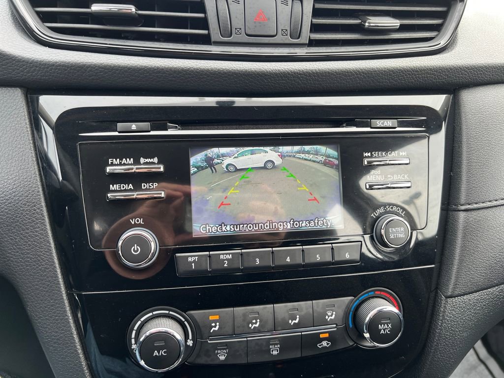 Used 2017 Nissan Rogue S image 24