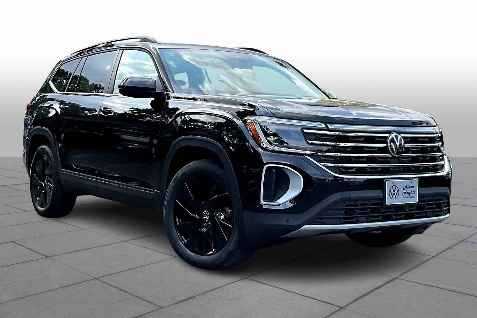 New 2026 Volkswagen Atlas SE image 2