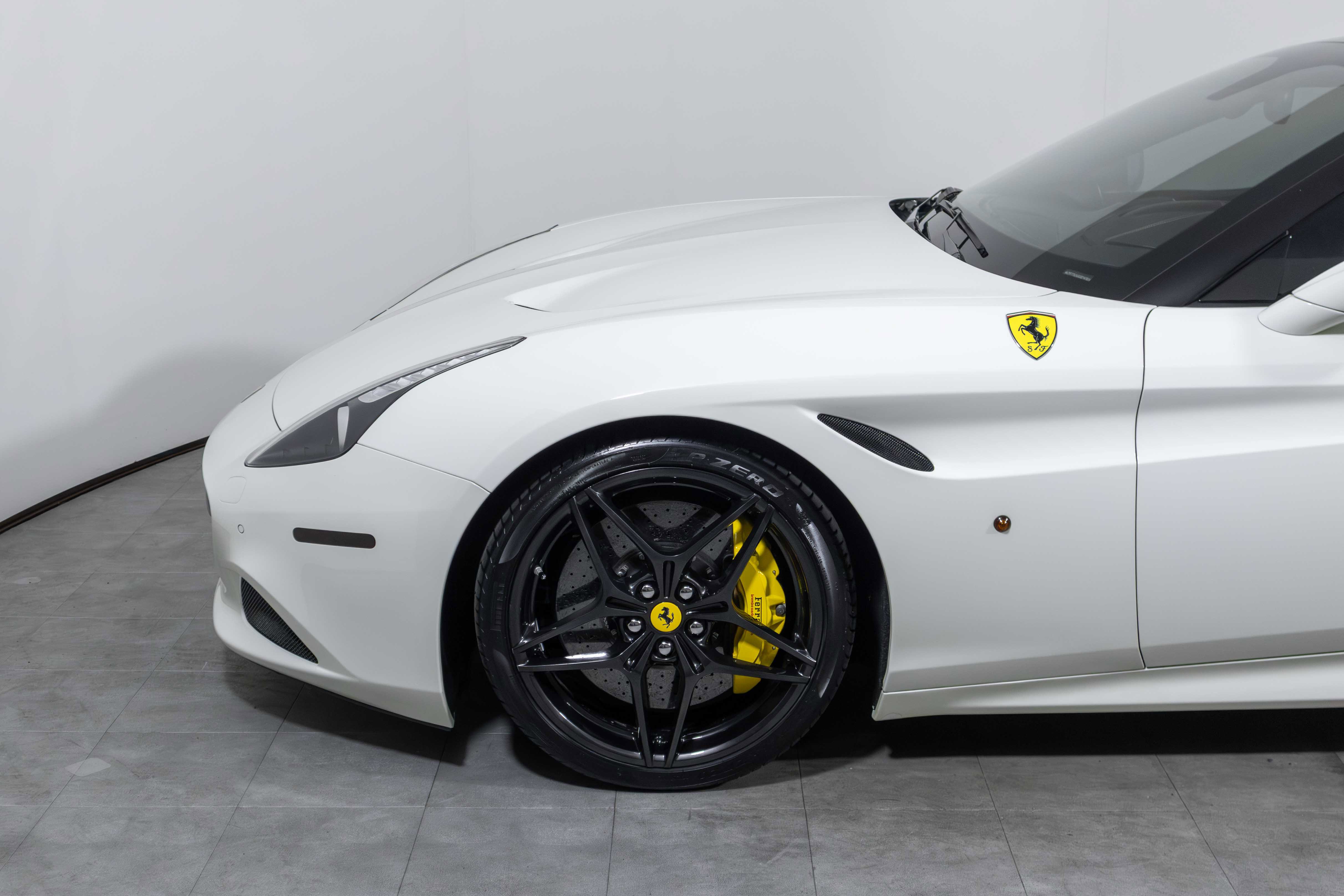 Certified 2016 Ferrari California T image 21
