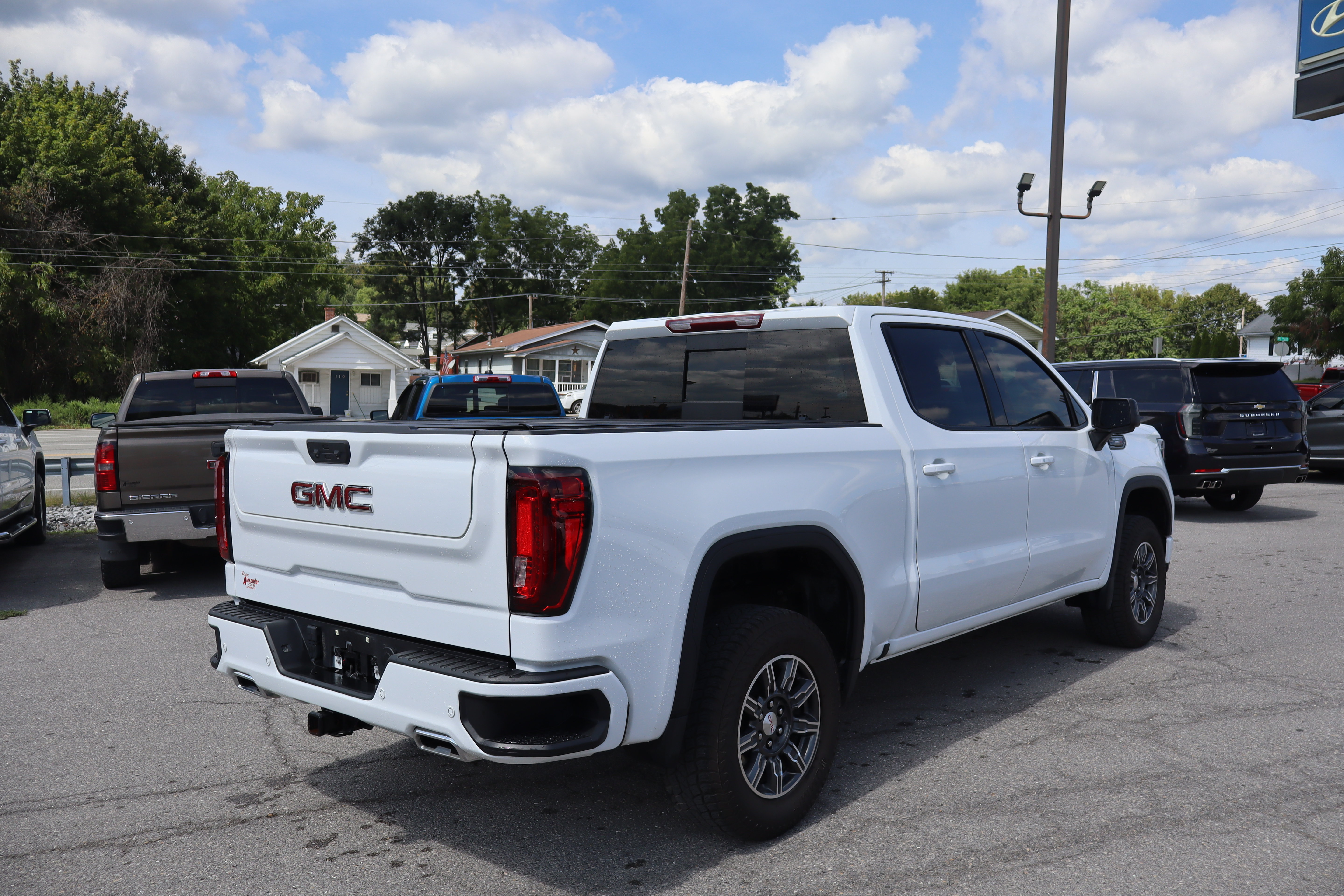 Used 2024 GMC Sierra 1500 AT4 w/ AT4 Carbonpro Edition AWD/4WD image 3
