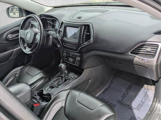 Used 2019 Jeep Cherokee Latitude Plus w/ Cold Weather Group AWD/4WD image 19