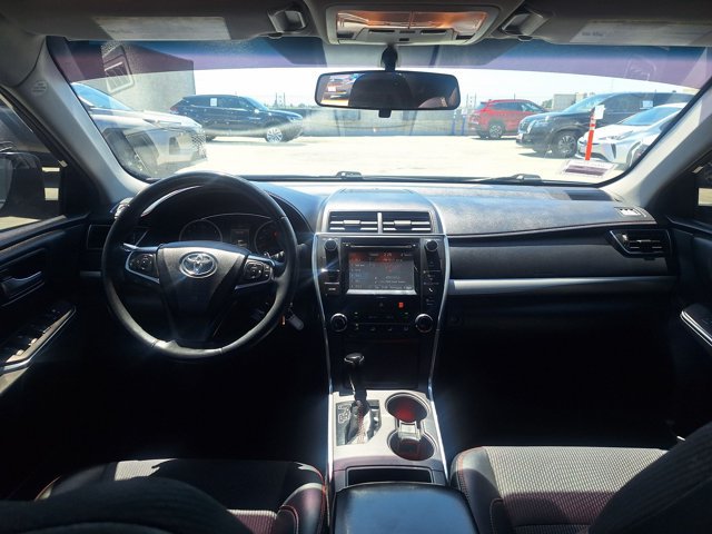 Used 2016 Toyota Camry SE w/ Moonroof Package FWD image 16