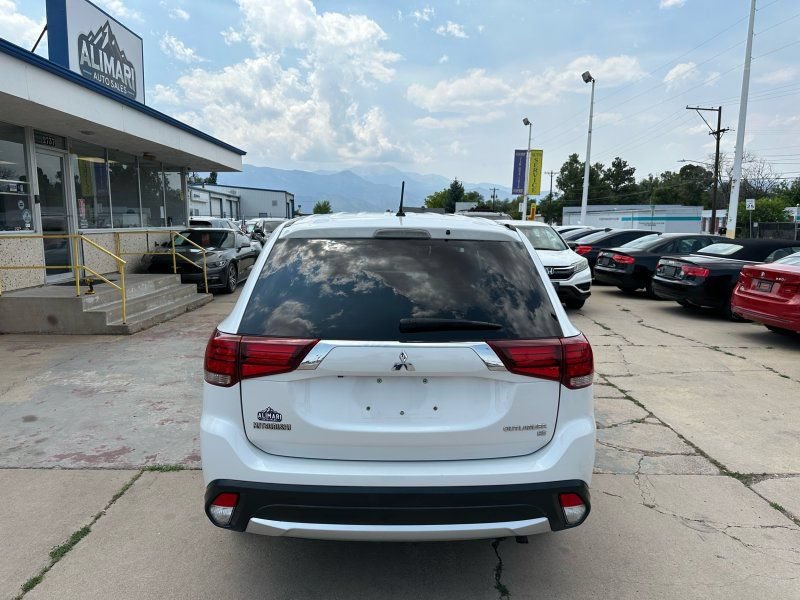 Used 2016 Mitsubishi Outlander SE AWD/4WD image 6