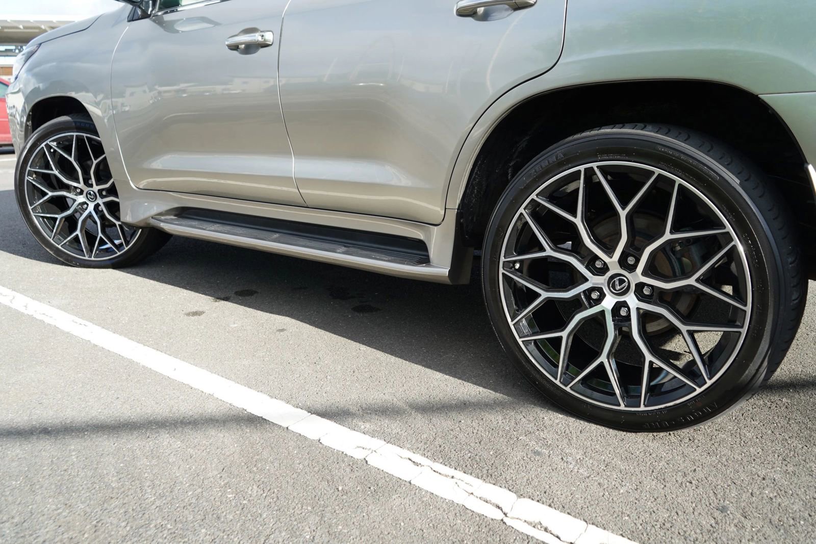 Used 2016 Lexus LX 570 4WD image 6