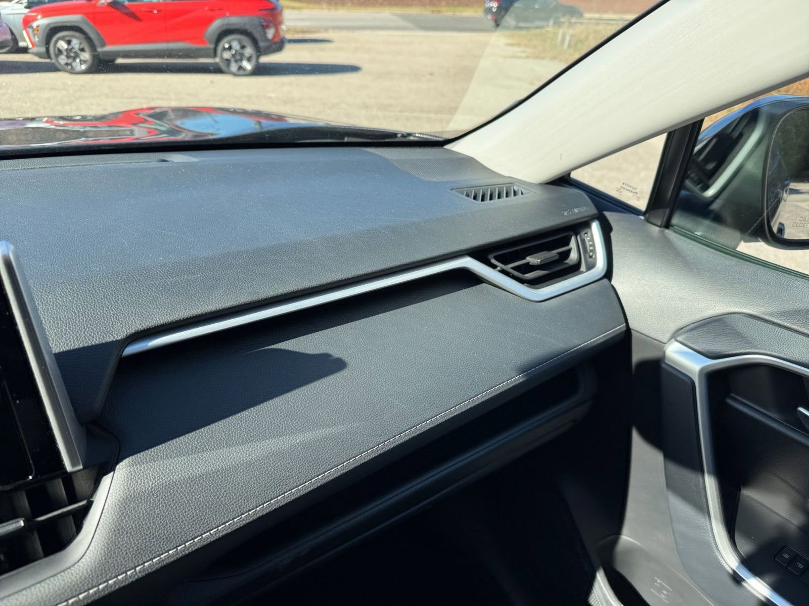 Used 2025 Toyota RAV4 XLE image 30