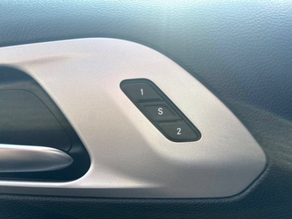 Used 2025 Chrysler Pacifica Limited FWD image 30