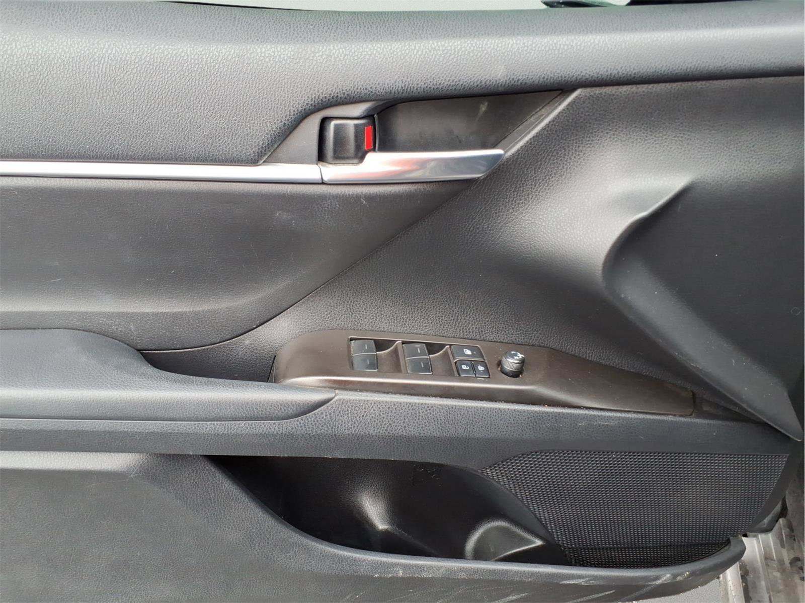 Used 2023 Toyota Camry SE image 15