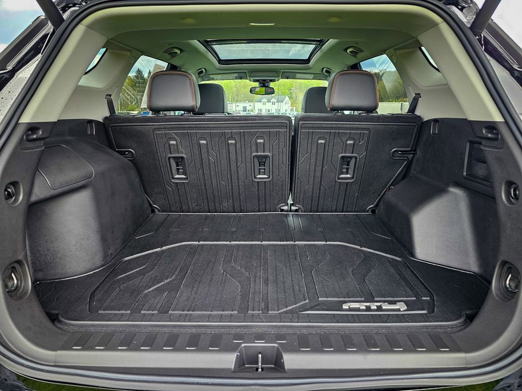 Certified 2022 GMC Terrain AT4 w/ Tech Package AWD/4WD image 36