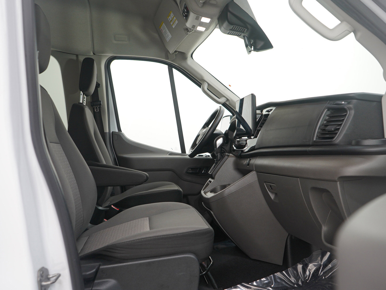 Used 2024 Ford Transit 350 XLT image 11