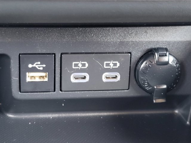 Used 2025 Toyota Highlander LE FWD image 15