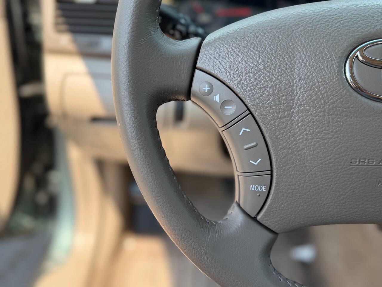 Used 2006 Toyota Camry XLE w/ VSC & Side Airbag Pkg FWD image 12