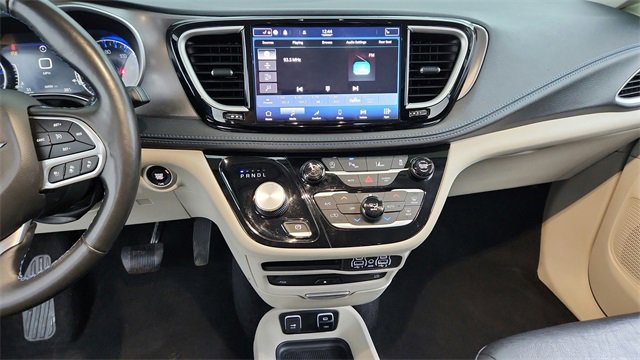 Used 2021 Chrysler Pacifica Touring-L w/ Uconnect Theater Family Group image 16