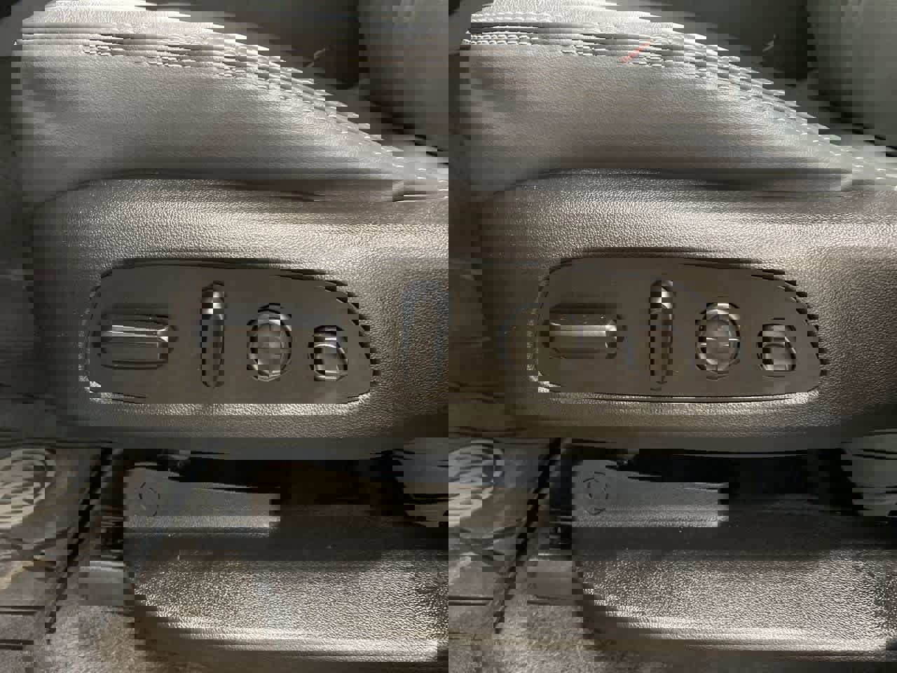 Used 2020 Buick Enclave Premium w/ Sun and Sites Package image 15