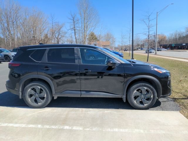 Used 2024 Nissan Rogue SV image 4