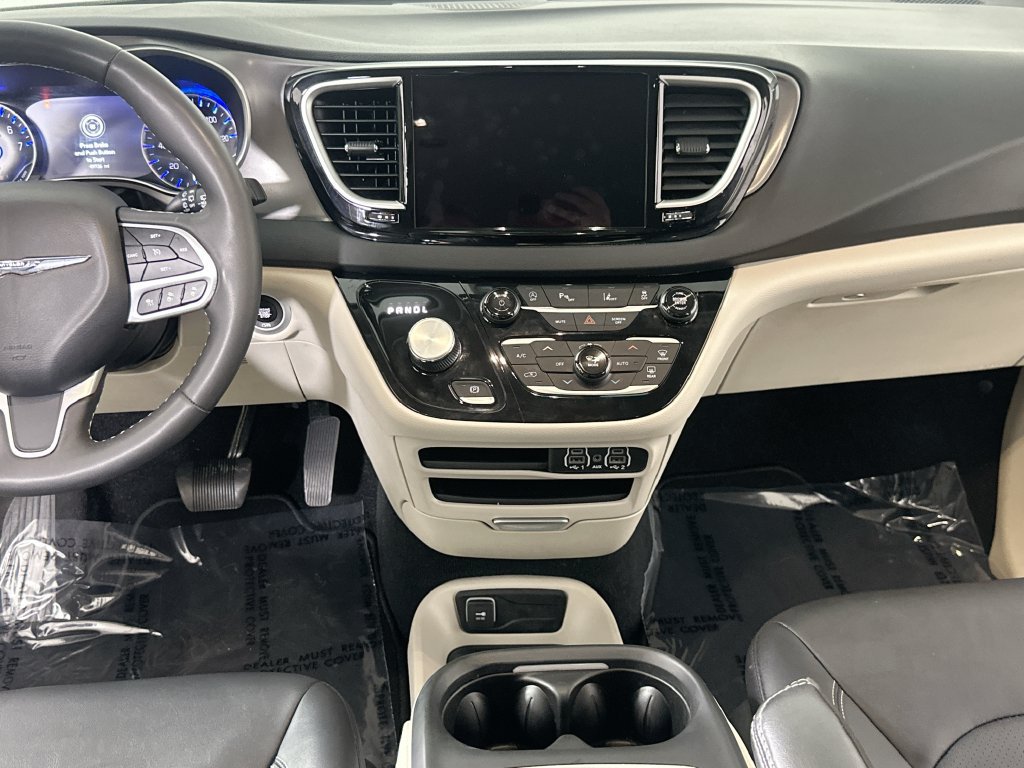Used 2024 Chrysler Pacifica Touring-L FWD image 21