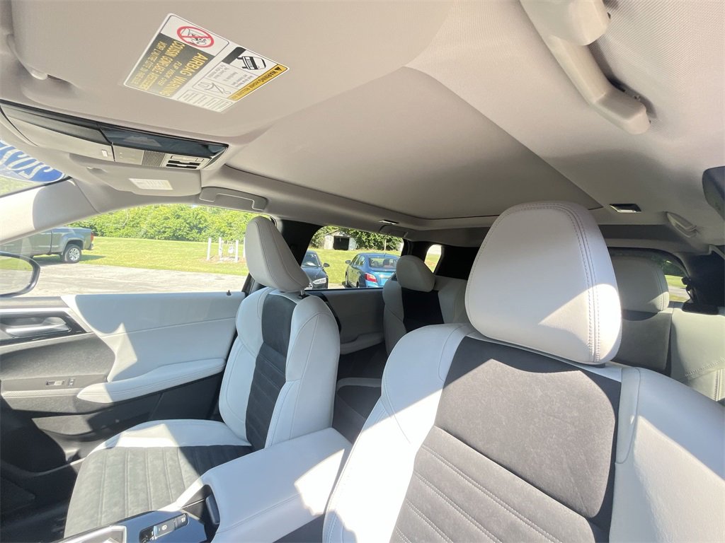 New 2025 Mitsubishi Outlander SE image 22
