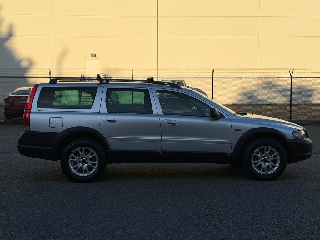 Used 2004 Volvo V70 AWD/4WD image 3
