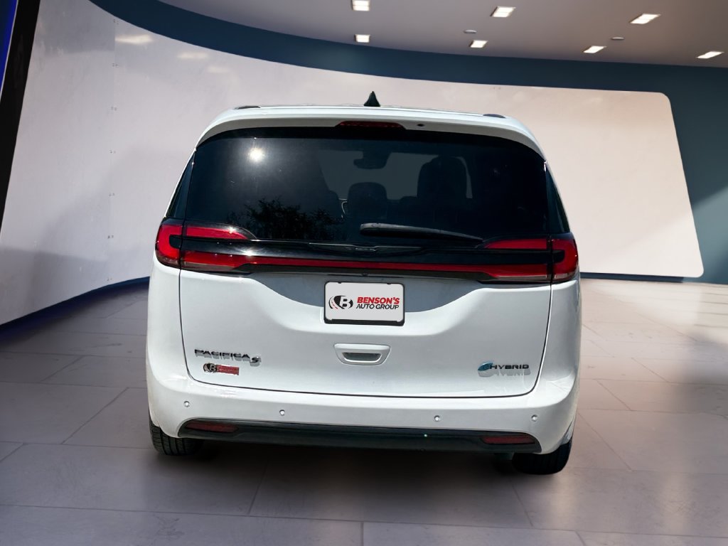 Used 2024 Chrysler Pacifica Limited FWD image 4