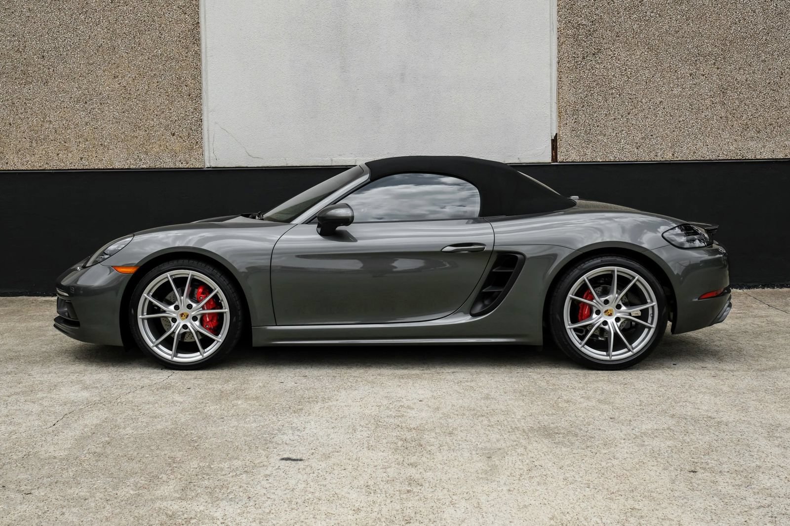Used 2021 Porsche 718 Boxster S RWD image 21