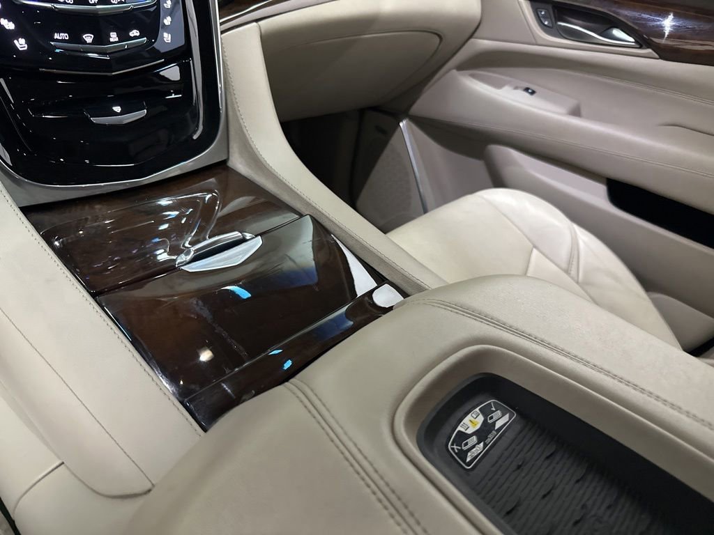 Used 2016 Cadillac Escalade Premium RWD image 41