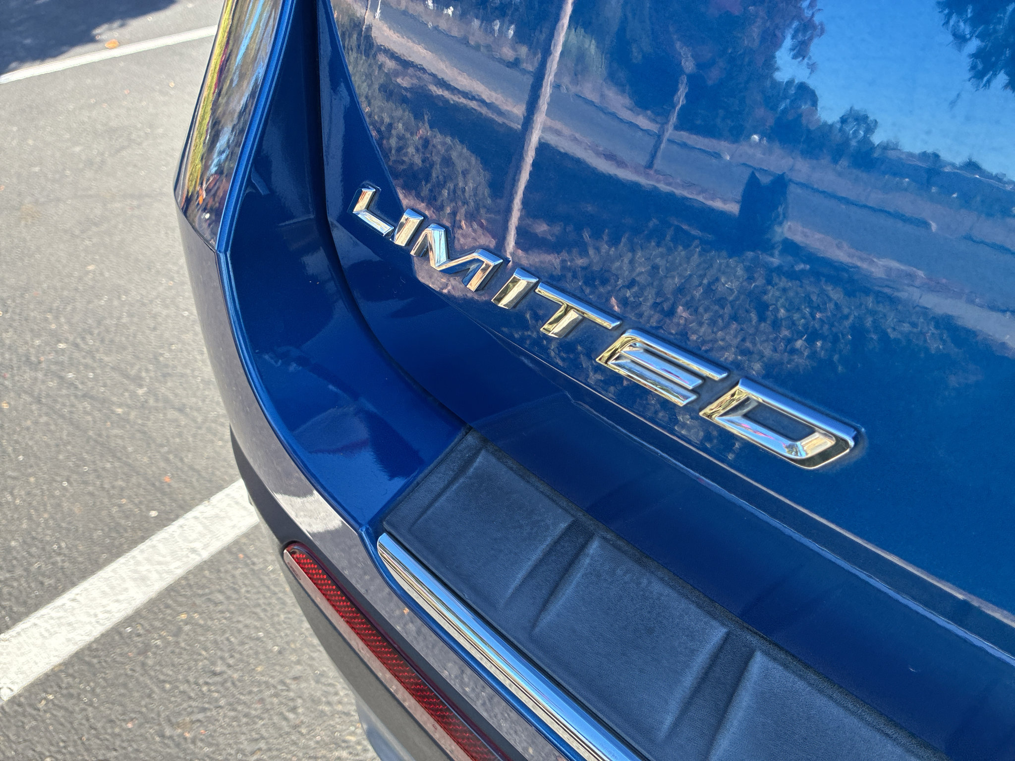 Used 2020 Ford Explorer Limited AWD/4WD image 8