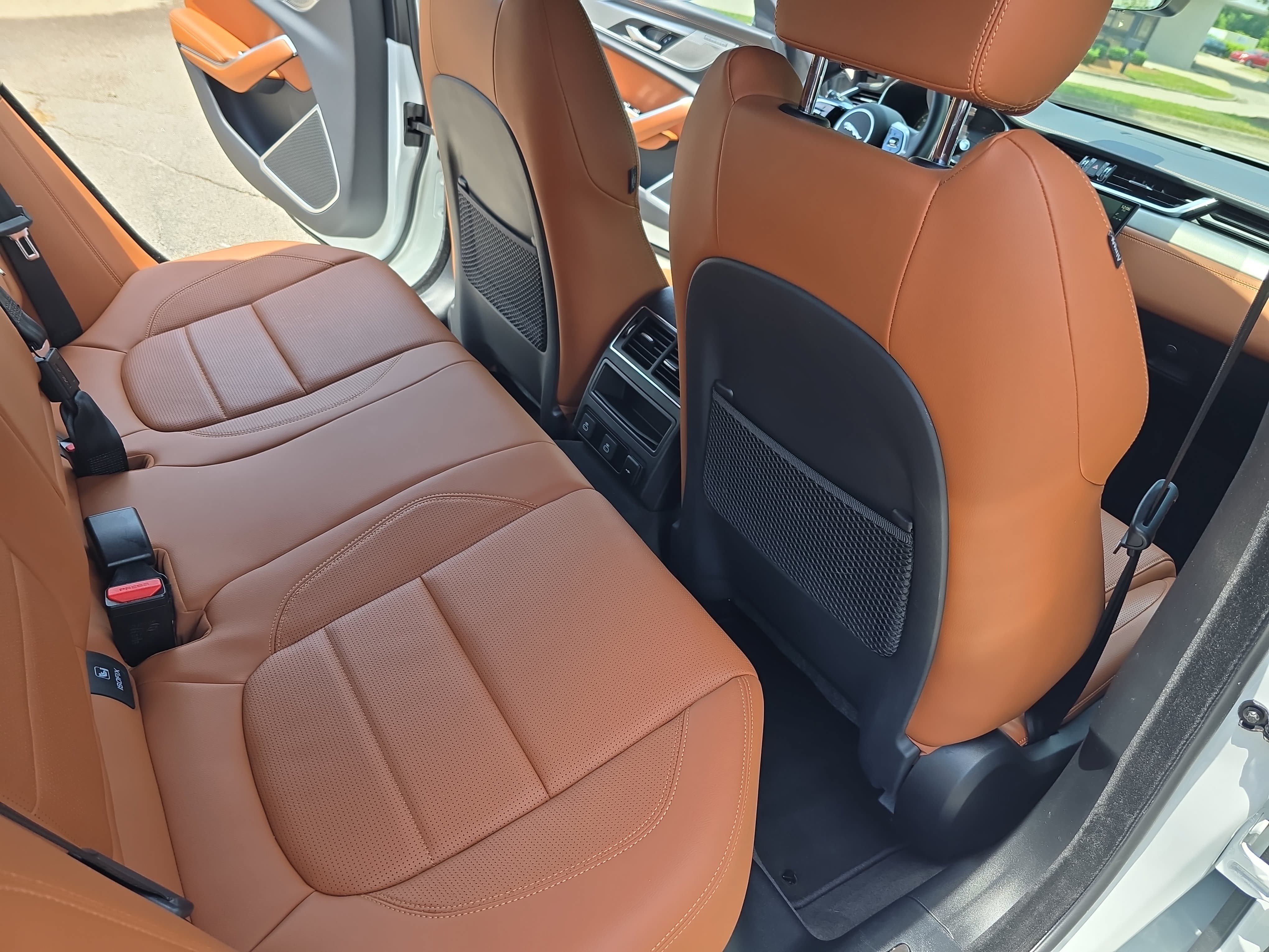 Certified 2024 Jaguar XF R-Dynamic SE RWD image 11