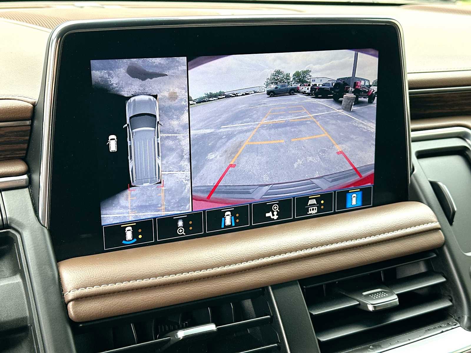 Used 2021 Chevrolet Suburban High Country w/ Premium Package AWD/4WD image 20