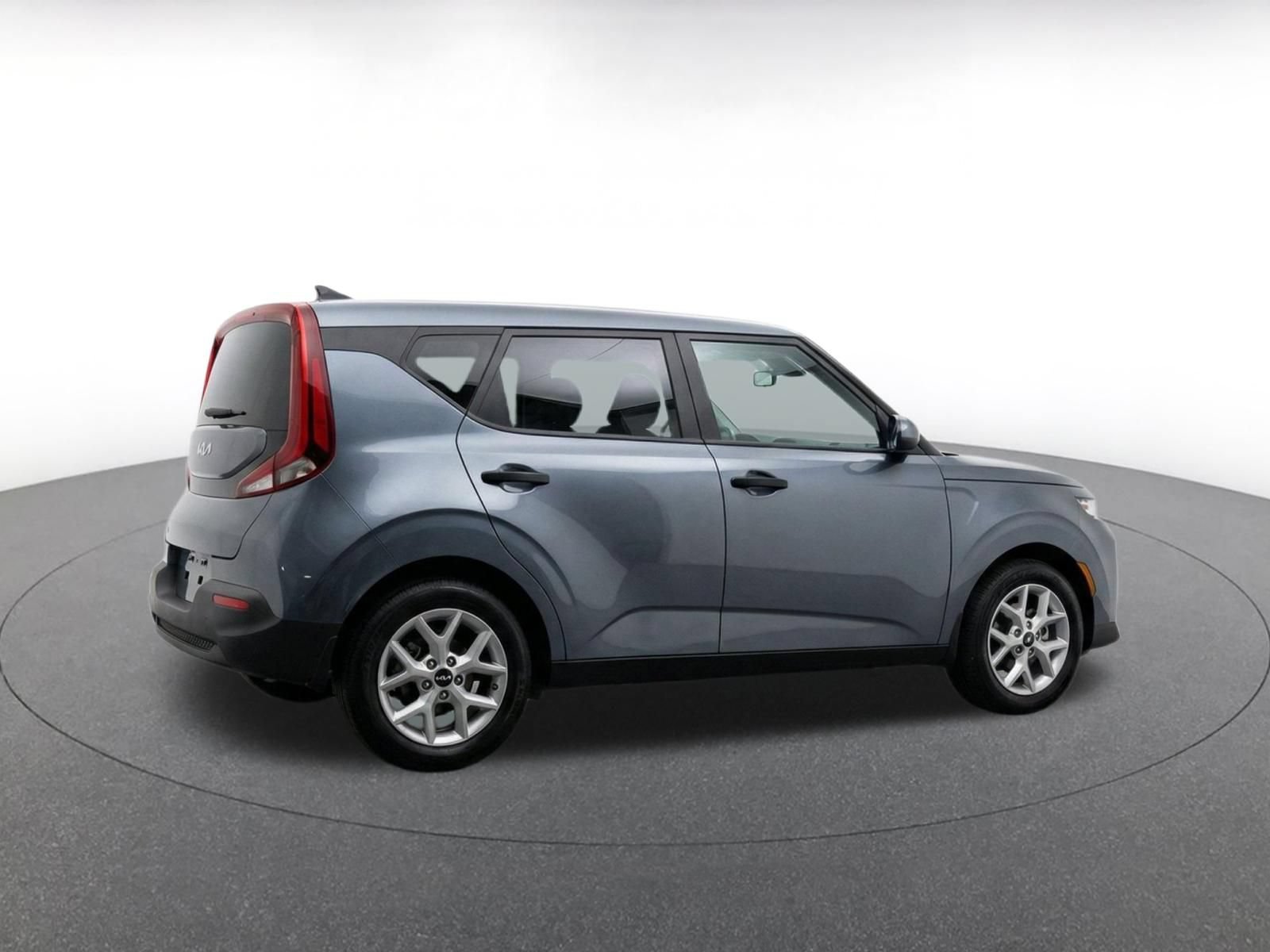 Used 2025 Kia Soul LX w/ LX Technology Package FWD image 11