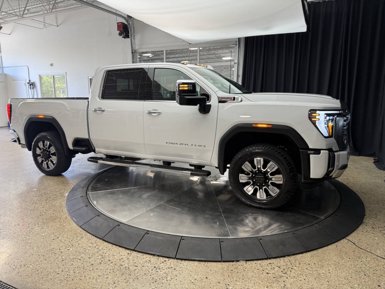 Used 2026 GMC Sierra 2500 Denali w/ Denali Reserve Package AWD/4WD image 11