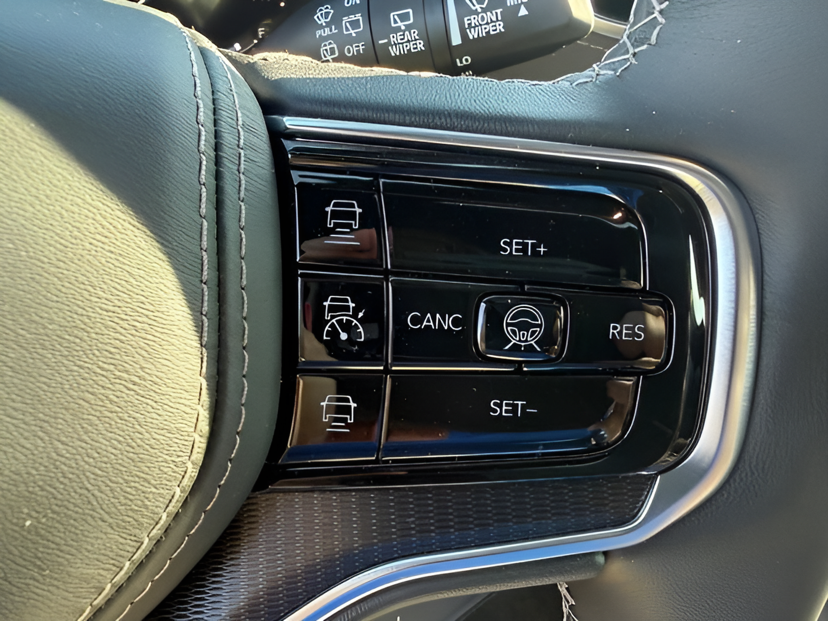 New 2026 Jeep Grand Wagoneer L Summit w/ 8-Passenger Seating Package AWD/4WD image 22