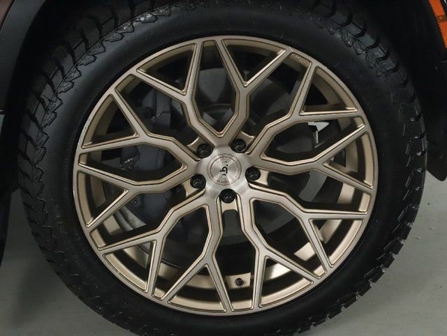 Used 2023 Land Rover Defender 130 X-Dynamic SE AWD/4WD image 42