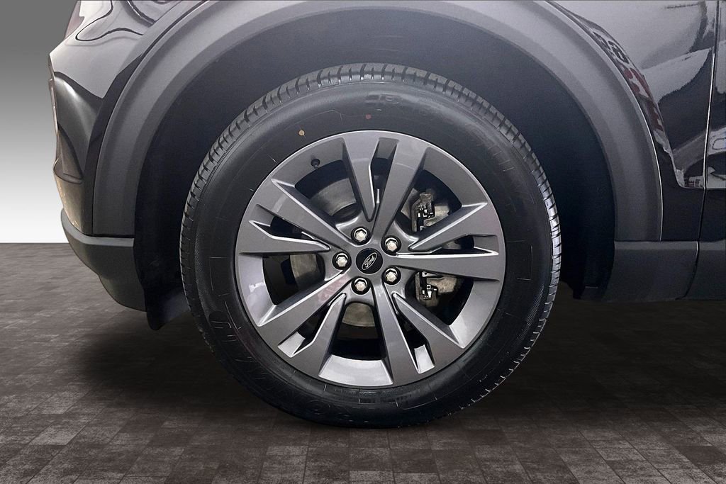 Used 2023 Ford Explorer XLT w/ Equipment Group 202A image 35