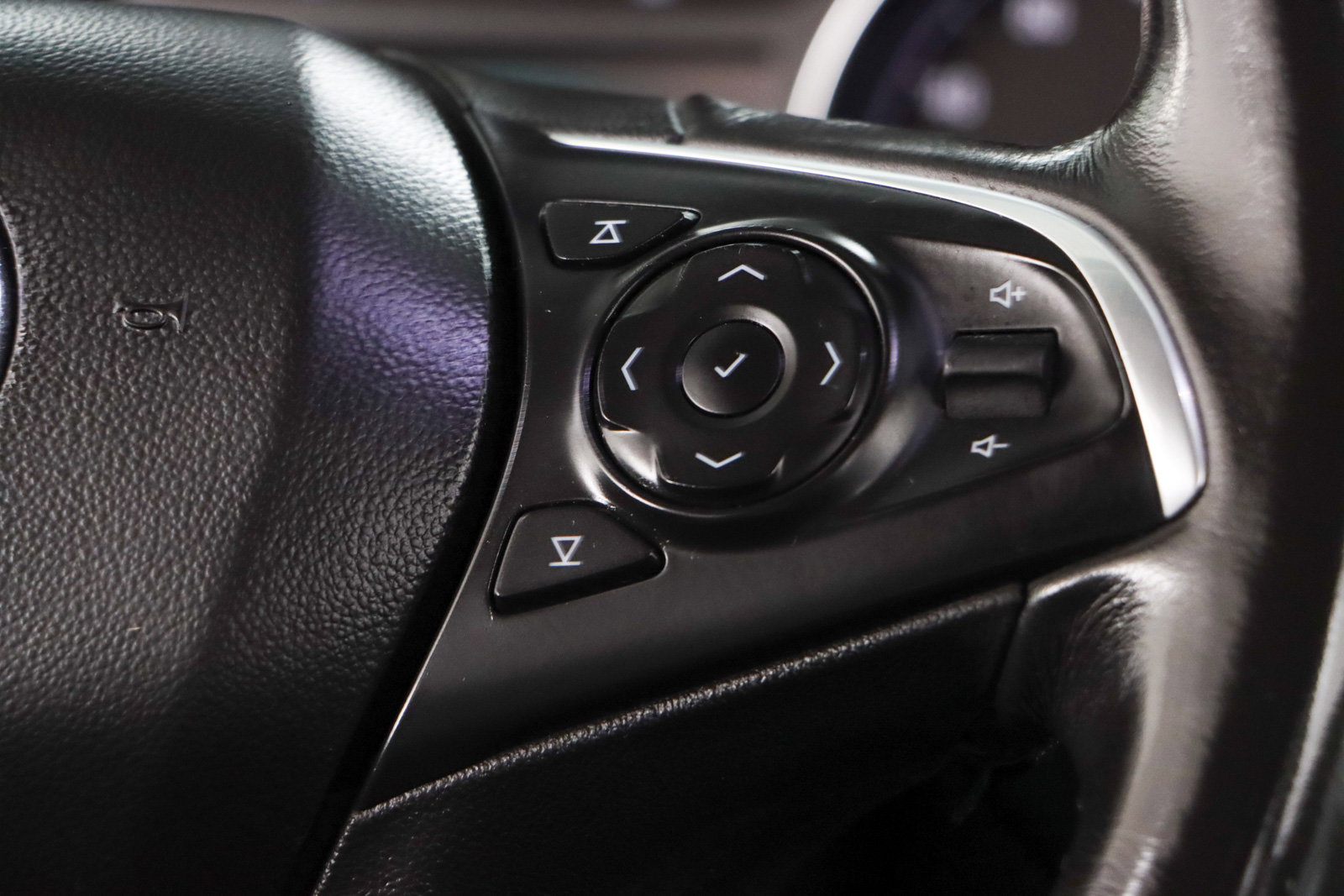 Used 2019 Buick Enclave Essence image 14