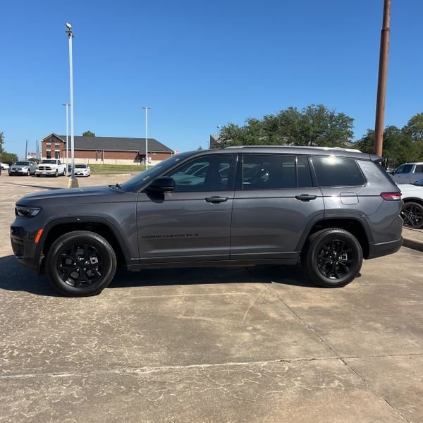 Used 2024 Jeep Grand Cherokee L Altitude image 2