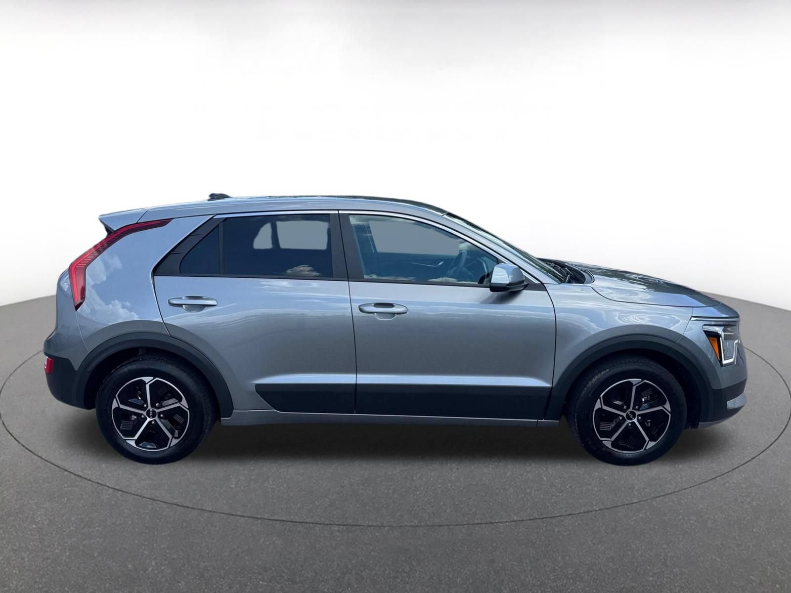 Used 2026 Kia Niro LX FWD image 15