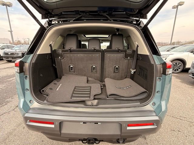 New 2026 Nissan Pathfinder Platinum image 18