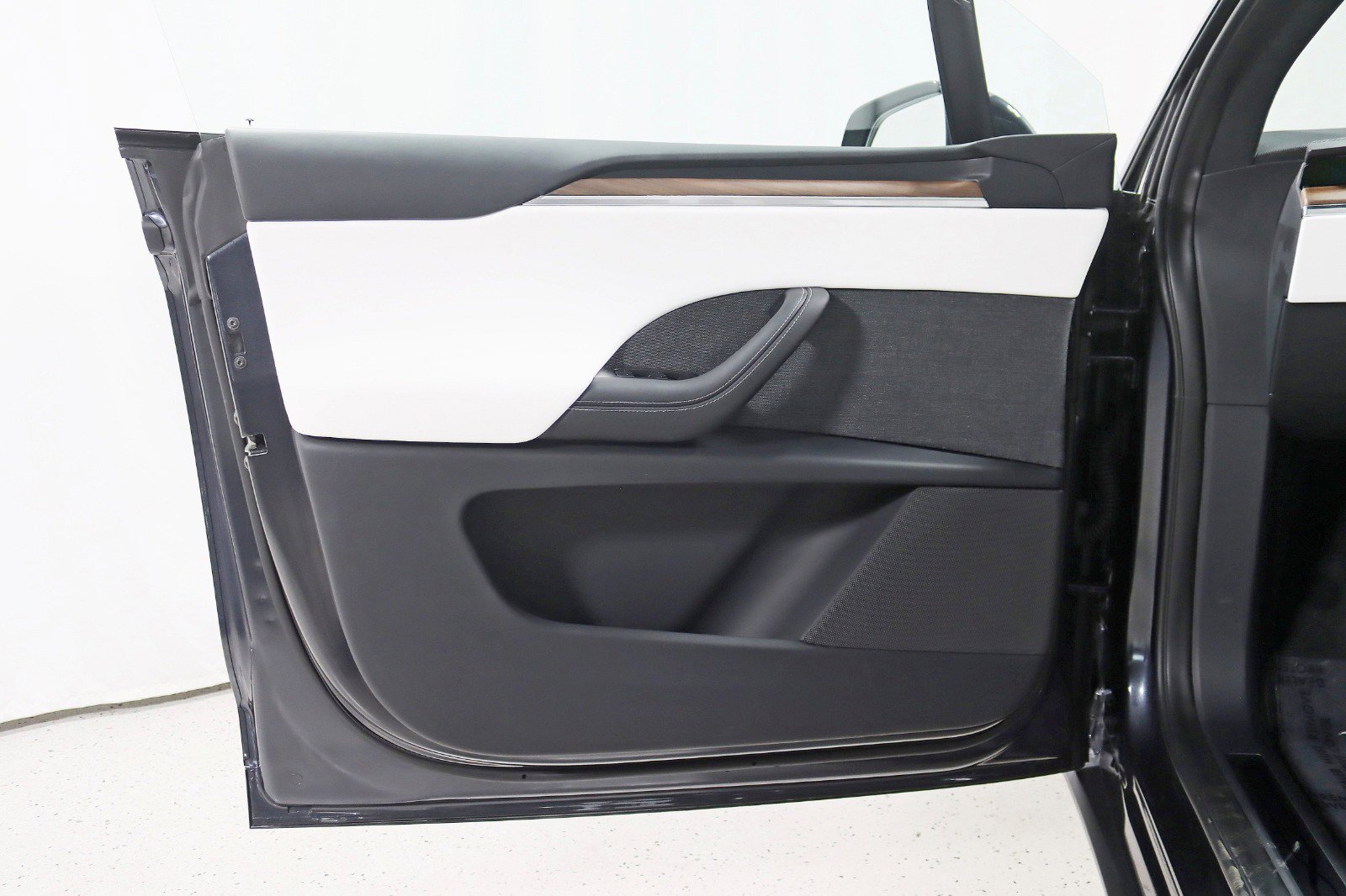 Used 2024 Tesla Model X AWD/4WD image 35