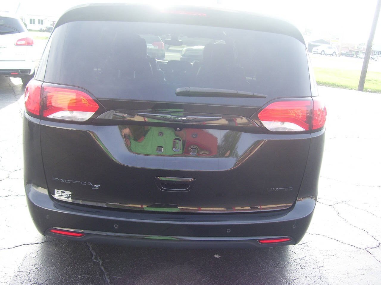 Used 2018 Chrysler Pacifica Limited w/ S Appearance Package FWD image 15