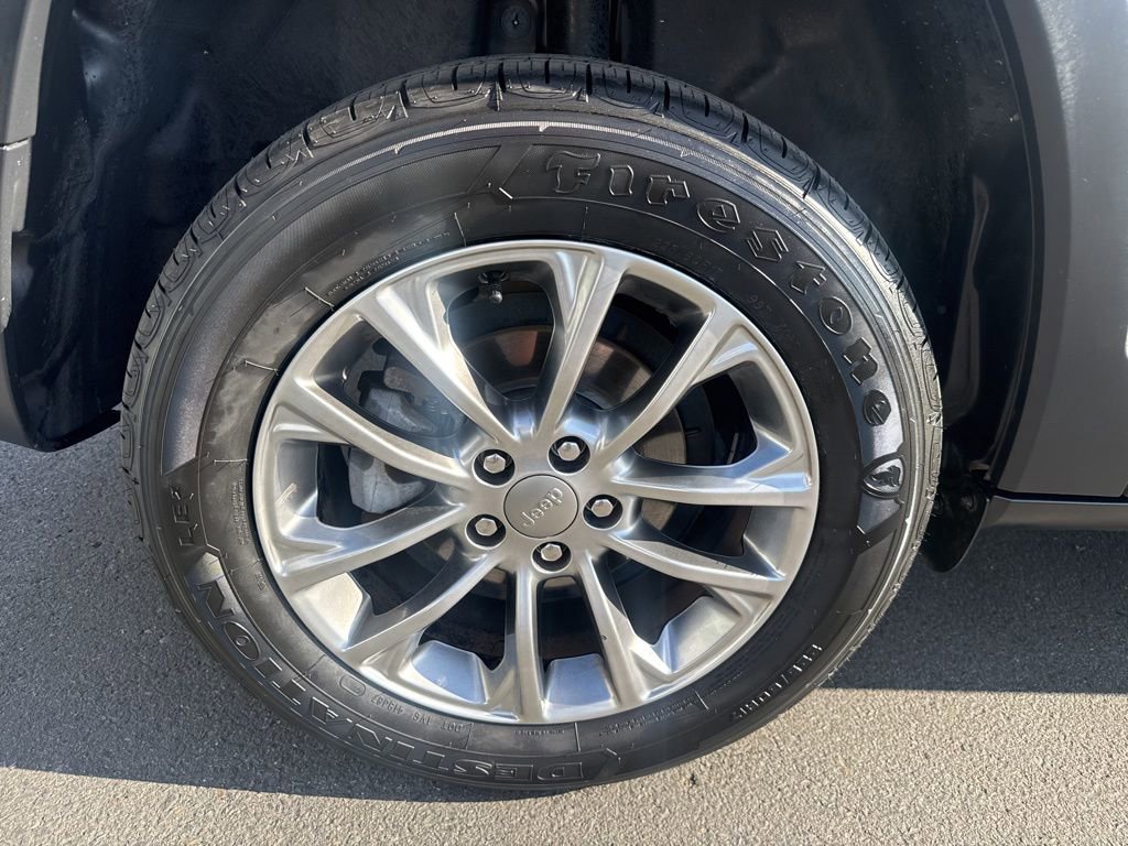 Used 2019 Jeep Cherokee Latitude Plus image 10