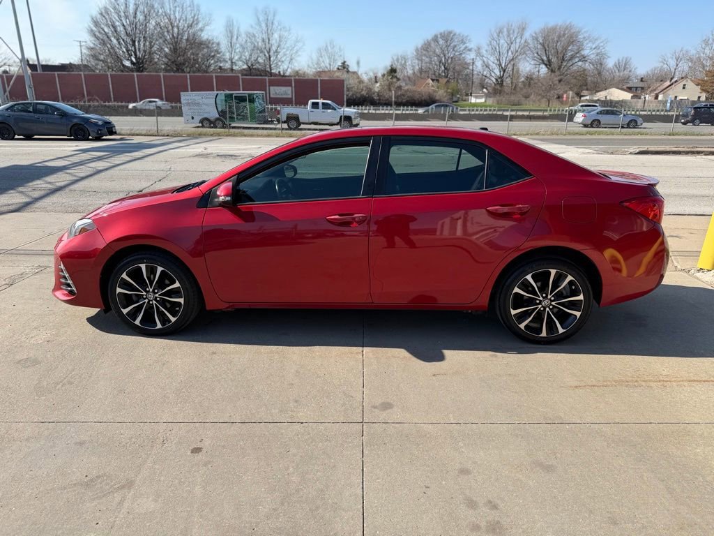 Used 2017 Toyota Corolla SE w/ SE Premium Package image 9