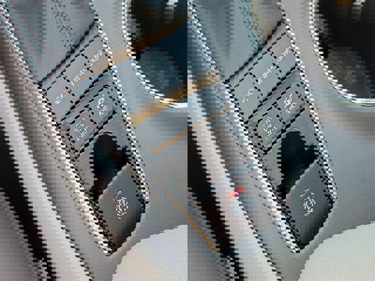 Used 2021 Toyota Camry LE image 28