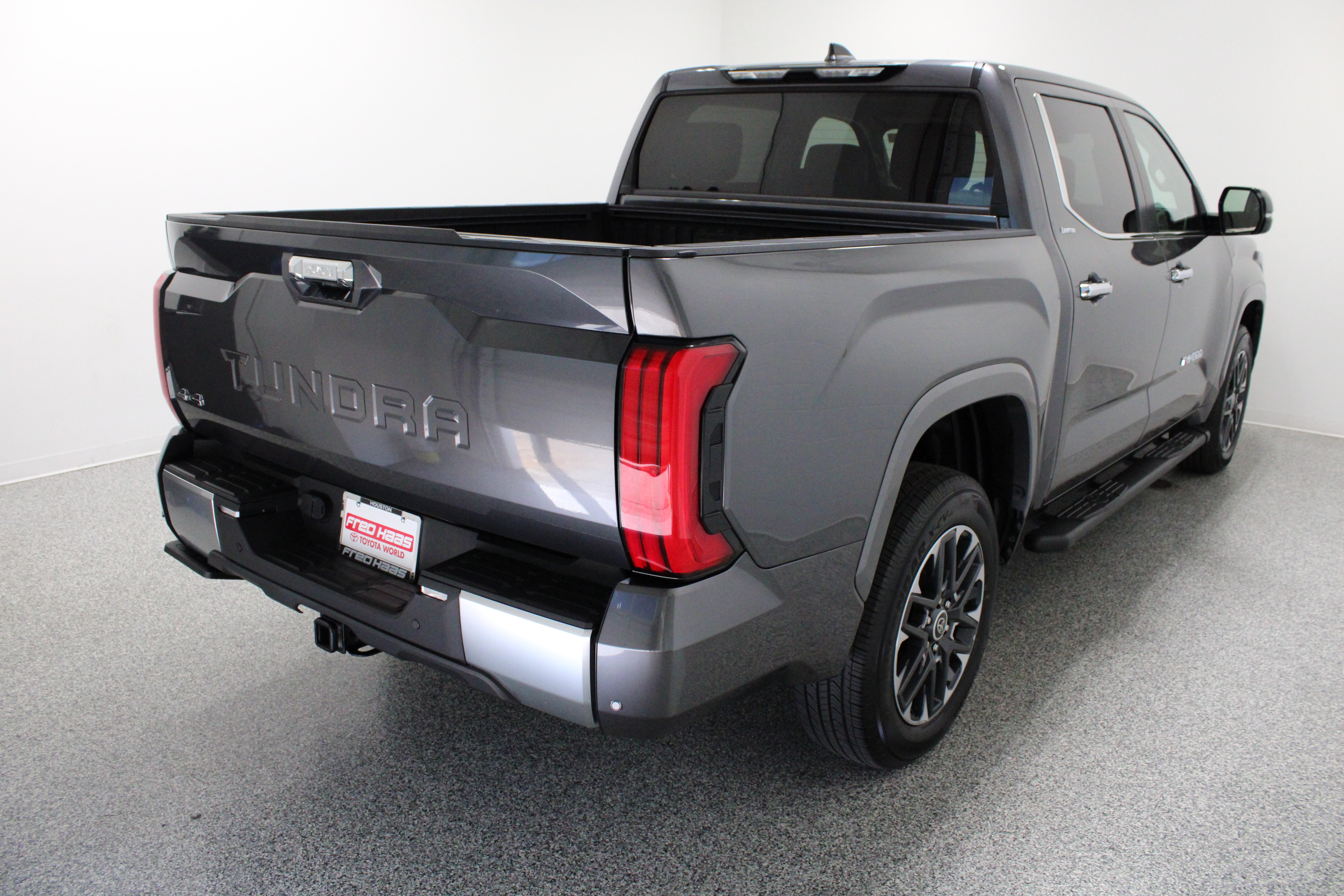 Used 2024 Toyota Tundra Limited w/ Power Package AWD/4WD image 7