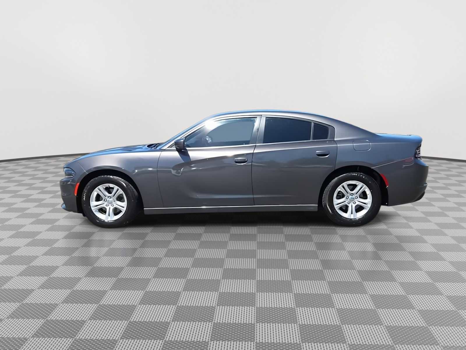 Used 2022 Dodge Charger SXT RWD image 5