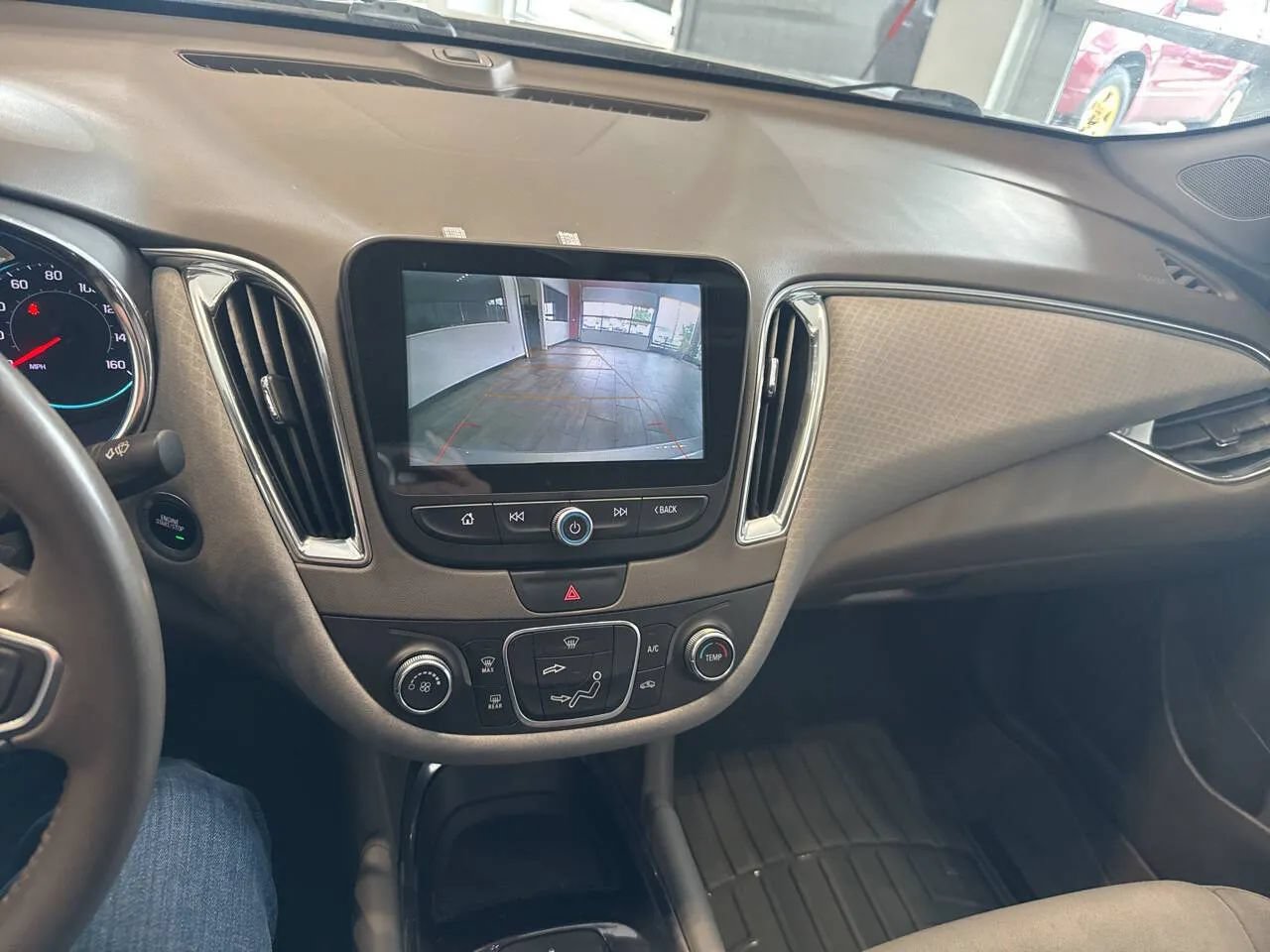 Used 2018 Chevrolet Malibu LT FWD image 31