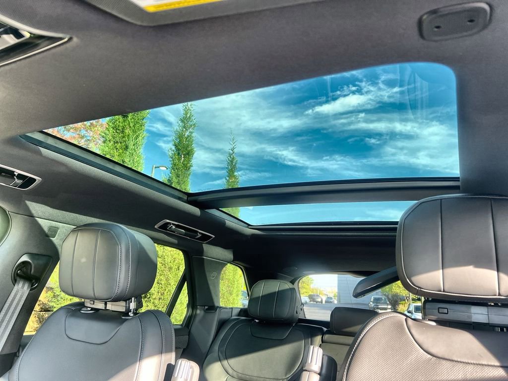 Used 2025 Land Rover Range Rover Sport SE image 19