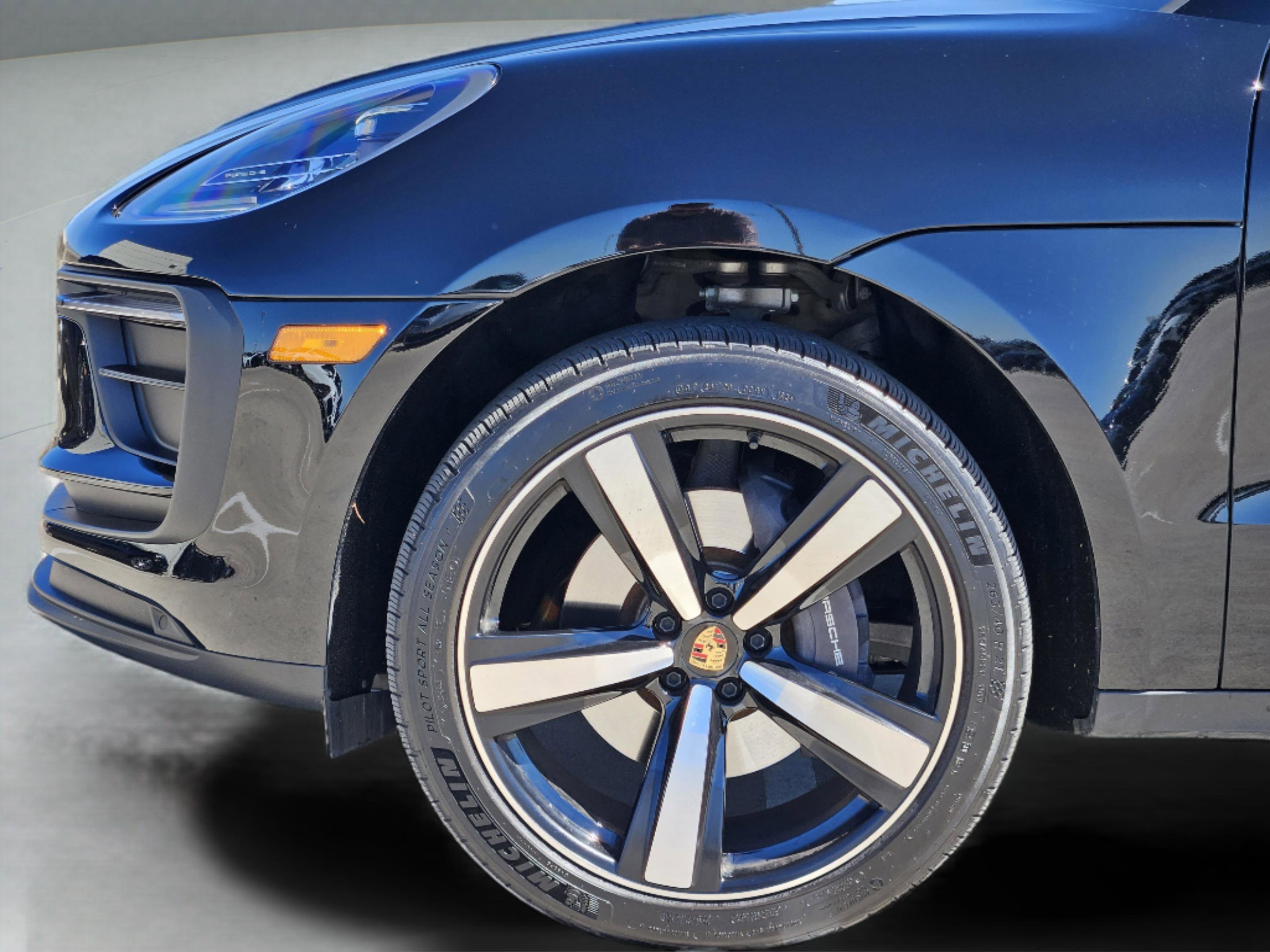 Certified 2023 Porsche Macan Turbo image 13