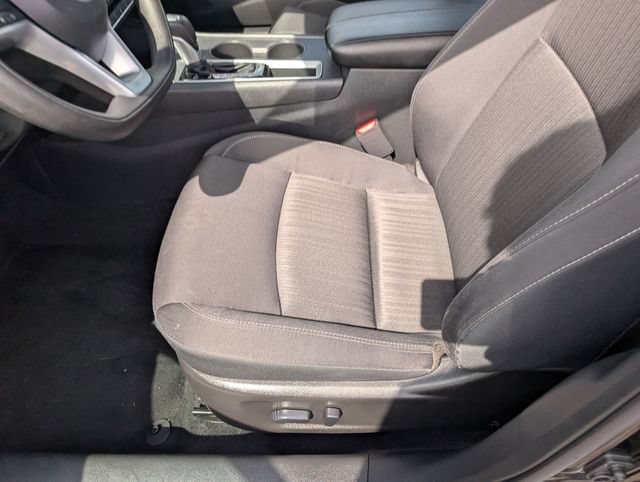 Used 2025 Nissan Altima 2.5 SV FWD image 17